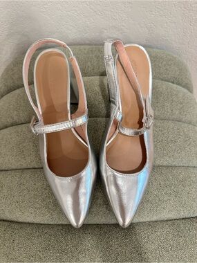 Old Navy Silver Pointed Slingback Heels
